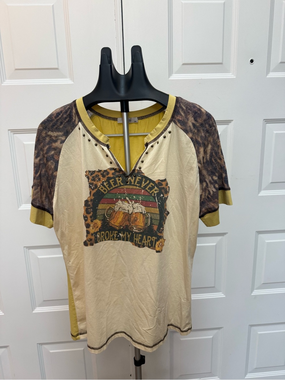 Delilah Wear Short Sleeve Cream and Brown Graphic Tee